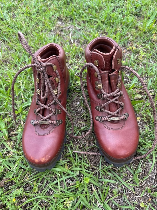 Lady GTX Shoes - The Brasher Boot Co. LADY GTX Women’s Leather Hiking Boot Size 7 UK (US Size 9)
